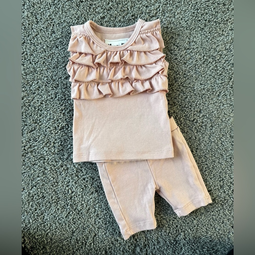 Hanna Kay baby girl pink ruffle set sz Newborn $19